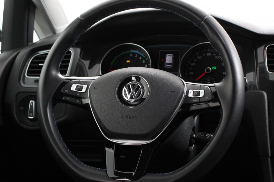 Volkswagen e-Golf Navigatie Climate Control Cruise Control Lichtmetalen velgen 17" Parkeer Sensoren V+A