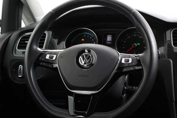 Volkswagen e-Golf Navigatie Climate Control Cruise Control Lichtmetalen velgen 17" Parkeer Sensoren V+A