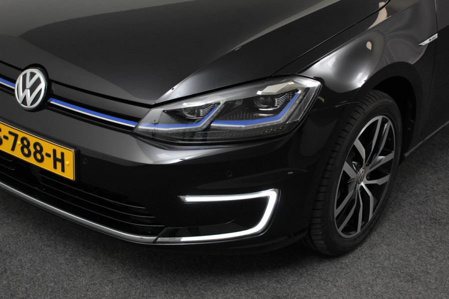 Volkswagen e-Golf Navigatie Climate Control Cruise Control Lichtmetalen velgen 17" Parkeer Sensoren V+A