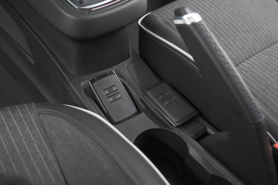 Renault Clio TCe 90 Techno | Camera | 9.3 Inch Scherm | Apple Carplay | Parkeersensoren