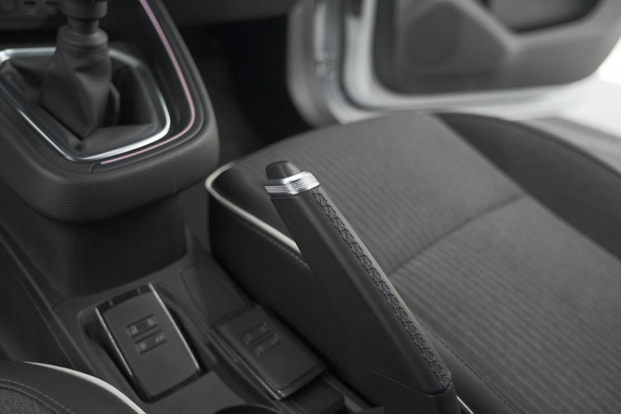 Renault Clio TCe 90 Techno | Camera | 9.3 Inch Scherm | Apple Carplay | Parkeersensoren