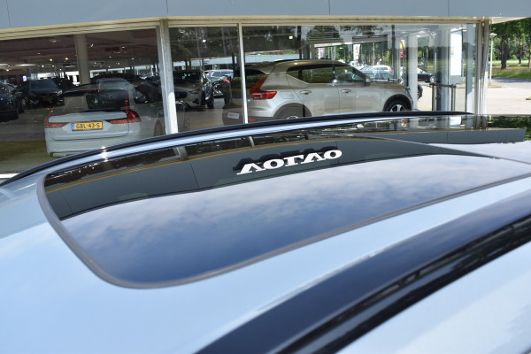 Volvo XC60 T6 350PK Plug-in hybrid AWD Ultimate Dark | B&W | HUD | Trekhaak | ACC | 360 Camera | Glazen dak | 20 "LMV