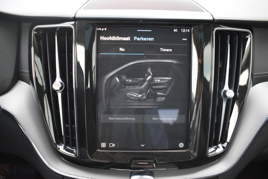 Volvo XC60 T6 350PK Plug-in hybrid AWD Ultimate Dark | B&W | HUD | Trekhaak | ACC | 360 Camera | Glazen dak | 20 "LMV