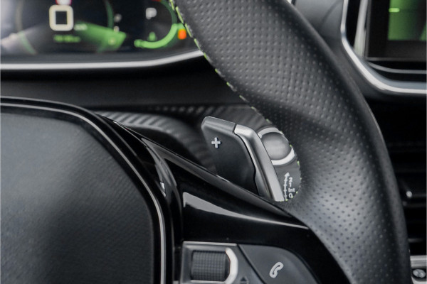 Peugeot 208 1.2 PureTech GT-Line 130PK Automaat CarPlay Camera 17"