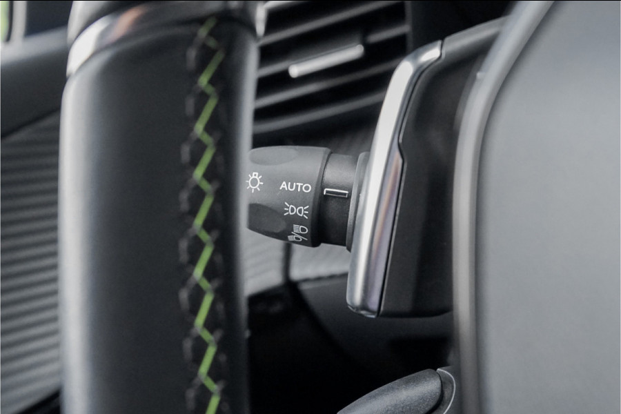 Peugeot 208 1.2 PureTech GT-Line 130PK Automaat CarPlay Camera 17"