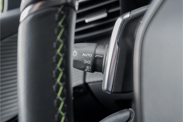 Peugeot 208 1.2 PureTech GT-Line 130PK Automaat CarPlay Camera 17"