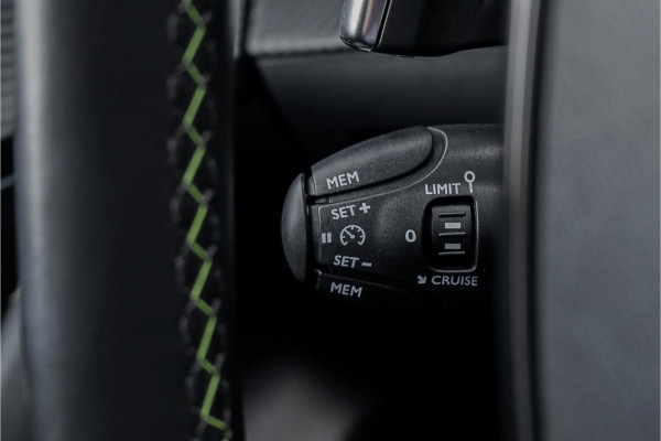 Peugeot 208 1.2 PureTech GT-Line 130PK Automaat CarPlay Camera 17"