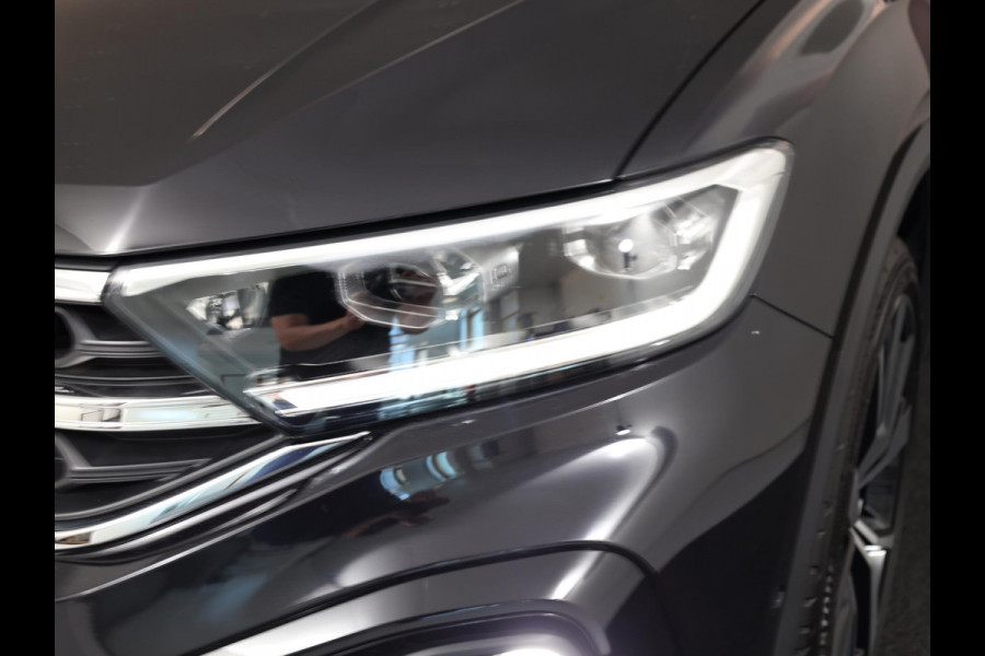 Volkswagen T-Roc Cabrio 1.5 TSI R-Line 150 pk Automaat (DSG) | Navigatie | Parkeersensoren (Park assist) | Achteruitrijcamera | Stoel/stuurverwarming | Adaptieve cruise control |