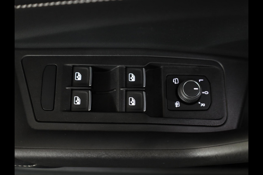 Volkswagen T-Roc Cabrio 1.5 TSI R-Line 150 pk Automaat (DSG) | Navigatie | Parkeersensoren (Park assist) | Achteruitrijcamera | Stoel/stuurverwarming | Adaptieve cruise control |