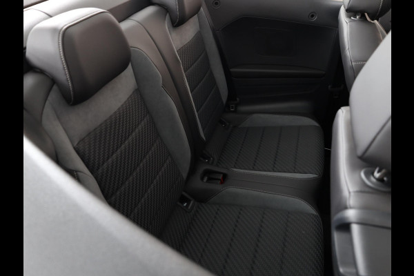 Volkswagen T-Roc Cabrio 1.5 TSI R-Line 150 pk Automaat (DSG) | Navigatie | Parkeersensoren (Park assist) | Achteruitrijcamera | Stoel/stuurverwarming | Adaptieve cruise control |