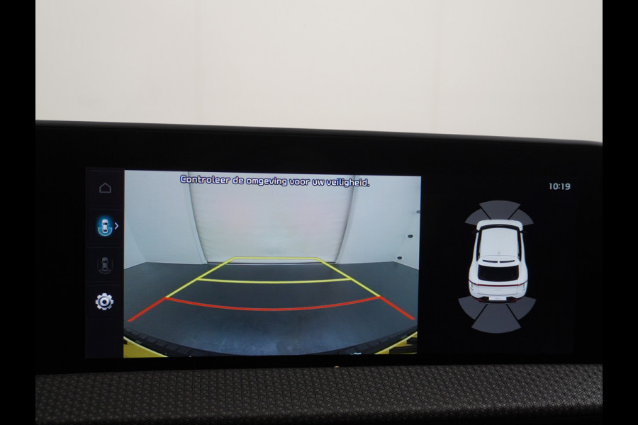 Kia Ev6 Plus 77.4kWh Leer Warmtepomp 20"Apple Carplay Android Auto Adap. Cruise Camera Navi Ecc Stoel(+Geventileerd)+Bank+Stuur-Verwarmd Elek.Achterklep Led Regen-Lichtsensor Verkeersbord detectie Connected Services Bluetooth Uitparkeer waarschuwing Rijstrooksensor met correctie 1e Eigenaar Origineel Nederlandse Auto Dealer Onderhouden tot 233kw DC en 11kw AC laden