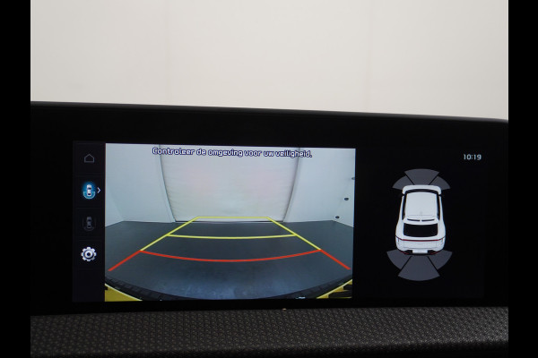 Kia Ev6 Plus 77.4kWh Leer Warmtepomp 20"Apple Carplay Android Auto Adap. Cruise Camera Navi Ecc Stoel(+Geventileerd)+Bank+Stuur-Verwarmd Elek.Achterklep Led Regen-Lichtsensor Verkeersbord detectie Connected Services Bluetooth Uitparkeer waarschuwing Rijstrooksensor met correctie 1e Eigenaar Origineel Nederlandse Auto Dealer Onderhouden tot 233kw DC en 11kw AC laden