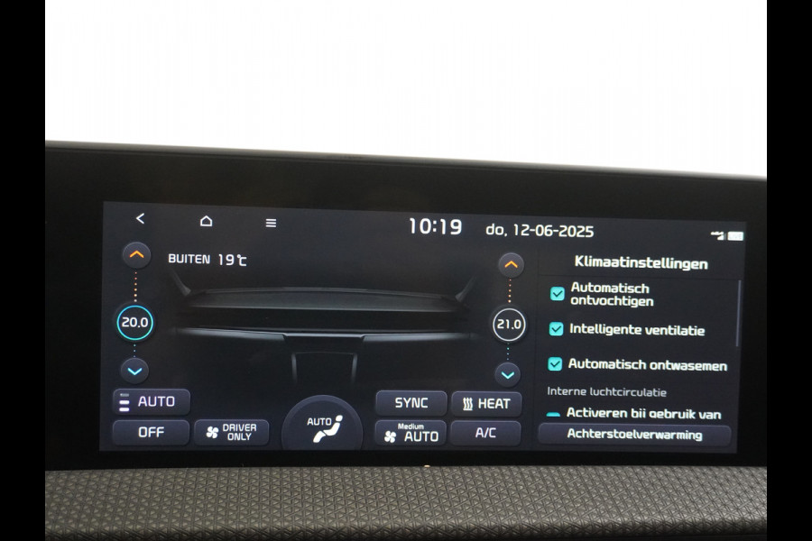 Kia Ev6 Plus 77.4kWh Leer Warmtepomp 20"Apple Carplay Android Auto Adap. Cruise Camera Navi Ecc Stoel(+Geventileerd)+Bank+Stuur-Verwarmd Elek.Achterklep Led Regen-Lichtsensor Verkeersbord detectie Connected Services Bluetooth Uitparkeer waarschuwing Rijstrooksensor met correctie 1e Eigenaar Origineel Nederlandse Auto Dealer Onderhouden tot 233kw DC en 11kw AC laden