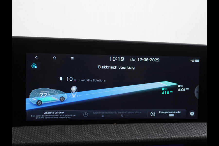 Kia Ev6 Plus 77.4kWh Leer Warmtepomp 20"Apple Carplay Android Auto Adap. Cruise Camera Navi Ecc Stoel(+Geventileerd)+Bank+Stuur-Verwarmd Elek.Achterklep Led Regen-Lichtsensor Verkeersbord detectie Connected Services Bluetooth Uitparkeer waarschuwing Rijstrooksensor met correctie 1e Eigenaar Origineel Nederlandse Auto Dealer Onderhouden tot 233kw DC en 11kw AC laden