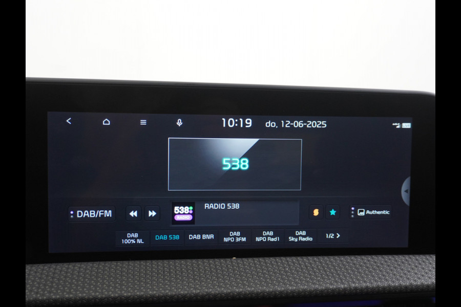 Kia Ev6 Plus 77.4kWh Leer Warmtepomp 20"Apple Carplay Android Auto Adap. Cruise Camera Navi Ecc Stoel(+Geventileerd)+Bank+Stuur-Verwarmd Elek.Achterklep Led Regen-Lichtsensor Verkeersbord detectie Connected Services Bluetooth Uitparkeer waarschuwing Rijstrooksensor met correctie 1e Eigenaar Origineel Nederlandse Auto Dealer Onderhouden tot 233kw DC en 11kw AC laden