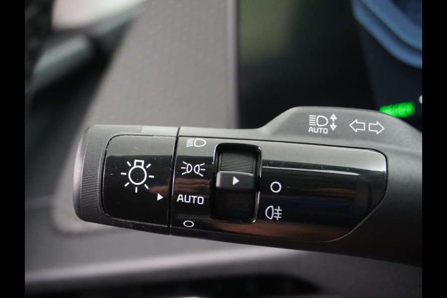 Kia Ev6 Plus 77.4kWh Leer Warmtepomp 20"Apple Carplay Android Auto Adap. Cruise Camera Navi Ecc Stoel(+Geventileerd)+Bank+Stuur-Verwarmd Elek.Achterklep Led Regen-Lichtsensor Verkeersbord detectie Connected Services Bluetooth Uitparkeer waarschuwing Rijstrooksensor met correctie 1e Eigenaar Origineel Nederlandse Auto Dealer Onderhouden tot 233kw DC en 11kw AC laden