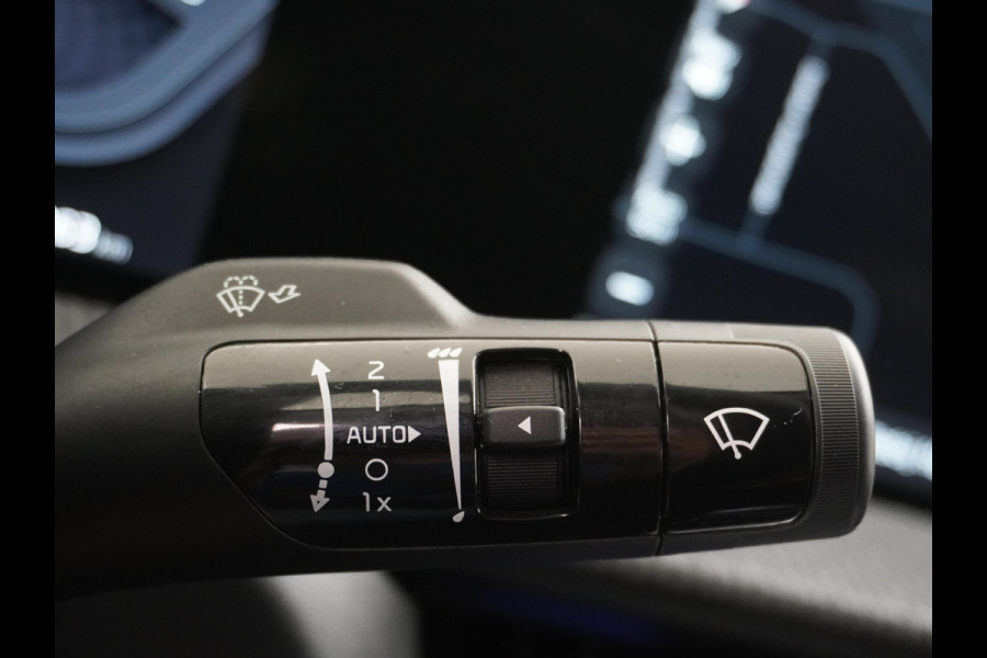 Kia Ev6 Plus 77.4kWh Leer Warmtepomp 20"Apple Carplay Android Auto Adap. Cruise Camera Navi Ecc Stoel(+Geventileerd)+Bank+Stuur-Verwarmd Elek.Achterklep Led Regen-Lichtsensor Verkeersbord detectie Connected Services Bluetooth Uitparkeer waarschuwing Rijstrooksensor met correctie 1e Eigenaar Origineel Nederlandse Auto Dealer Onderhouden tot 233kw DC en 11kw AC laden