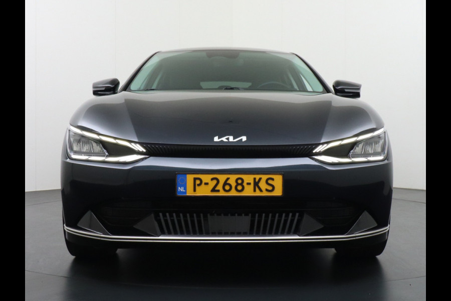 Kia Ev6 Plus 77.4kWh Leer Warmtepomp 20"Apple Carplay Android Auto Adap. Cruise Camera Navi Ecc Stoel(+Geventileerd)+Bank+Stuur-Verwarmd Elek.Achterklep Led Regen-Lichtsensor Verkeersbord detectie Connected Services Bluetooth Uitparkeer waarschuwing Rijstrooksensor met correctie 1e Eigenaar Origineel Nederlandse Auto Dealer Onderhouden tot 233kw DC en 11kw AC laden