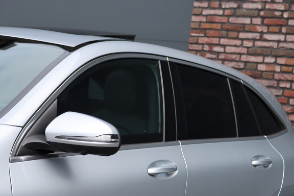 Mercedes-Benz EQC 400 4-MATIC AMG Line 80 kWh | ex BTW €40.500,- | Schuifdak | Distronic+ | Memory | Massage | Leder | Surround Camera | Stuurverwarming | Head-up Display | Rijassistentiepakket |