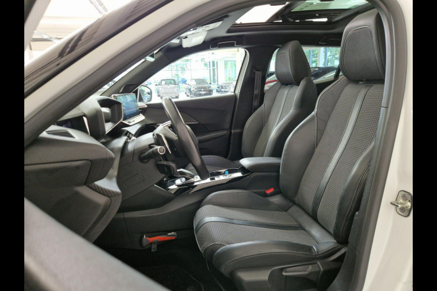 Peugeot 2008 1.2 PureTech 130pk EAT8 GT-Line Automaat | Glazen Schuifdak | Navigatie | Stoelverwarming | Achteruitrijcamera