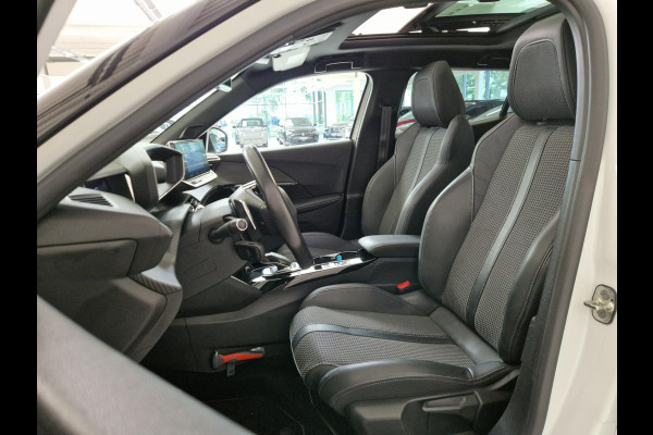 Peugeot 2008 1.2 PureTech 130pk EAT8 GT-Line Automaat | Glazen Schuifdak | Navigatie | Stoelverwarming | Achteruitrijcamera