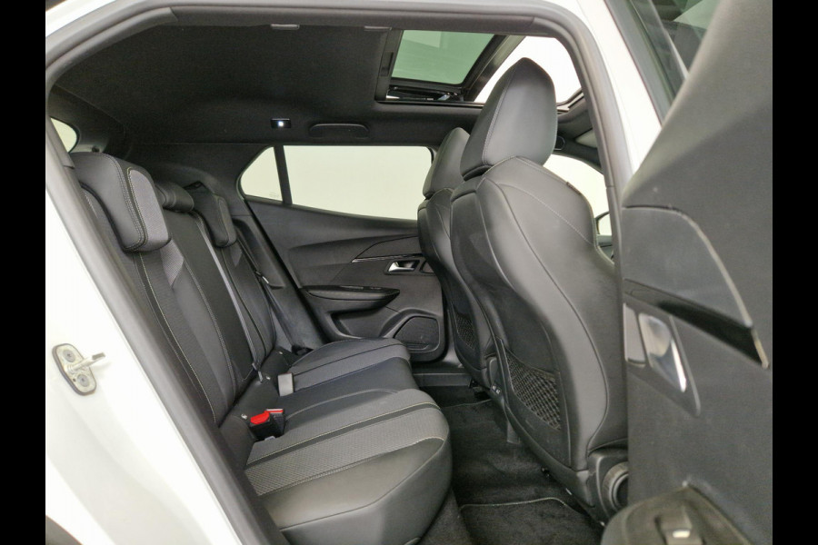Peugeot 2008 1.2 PureTech 130pk EAT8 GT-Line Automaat | Glazen Schuifdak | Navigatie | Stoelverwarming | Achteruitrijcamera