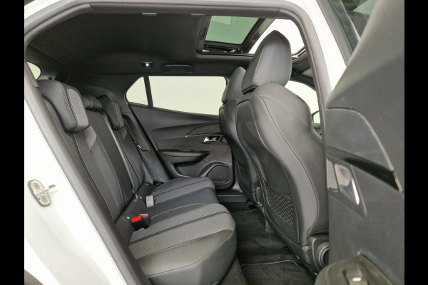 Peugeot 2008 1.2 PureTech 130pk EAT8 GT-Line Automaat | Glazen Schuifdak | Navigatie | Stoelverwarming | Achteruitrijcamera