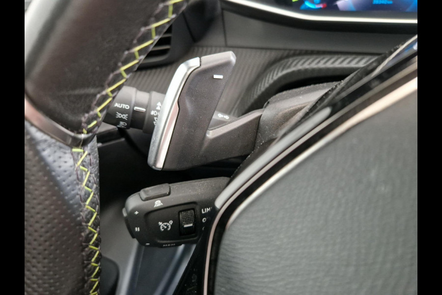 Peugeot 2008 1.2 PureTech 130pk EAT8 GT-Line Automaat | Glazen Schuifdak | Navigatie | Stoelverwarming | Achteruitrijcamera