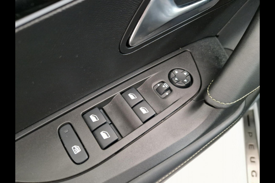 Peugeot 2008 1.2 PureTech 130pk EAT8 GT-Line Automaat | Glazen Schuifdak | Navigatie | Stoelverwarming | Achteruitrijcamera