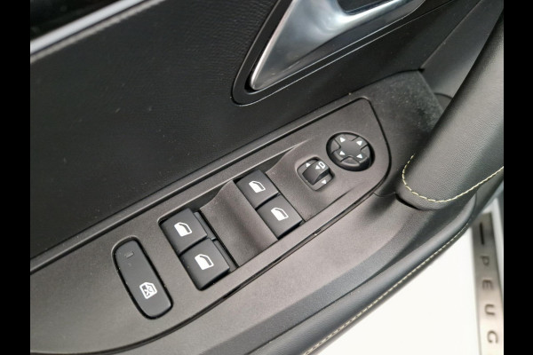 Peugeot 2008 1.2 PureTech 130pk EAT8 GT-Line Automaat | Glazen Schuifdak | Navigatie | Stoelverwarming | Achteruitrijcamera