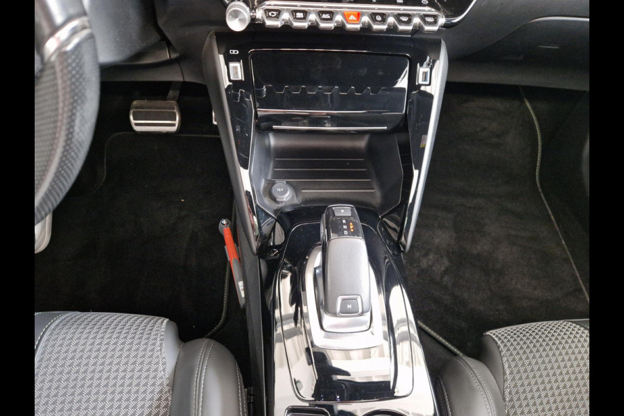 Peugeot 2008 1.2 PureTech 130pk EAT8 GT-Line Automaat | Glazen Schuifdak | Navigatie | Stoelverwarming | Achteruitrijcamera