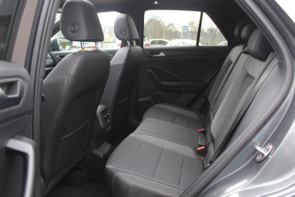 Volkswagen T-Roc 1.5 TSI Sport Business 3x R-Line / Camera / Virtual Cockpit / Navigatie / 19'' / Keyless / Stoelverwarming / ACC