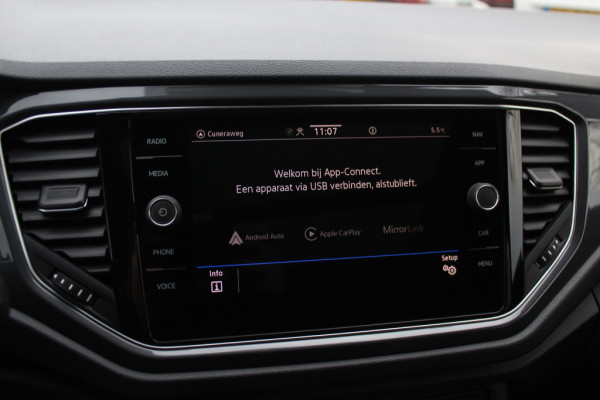 Volkswagen T-Roc 1.5 TSI Sport Business 3x R-Line / Camera / Virtual Cockpit / Navigatie / 19'' / Keyless / Stoelverwarming / ACC