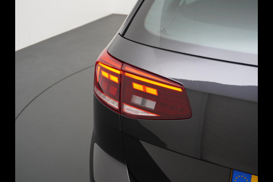 Volkswagen Passat Variant 1.4 TSI PHEV GTE Business ELEK. STOEL | CAMERA | RIJKLAAR INCL. 12 MND. BOVAGGARANTIE