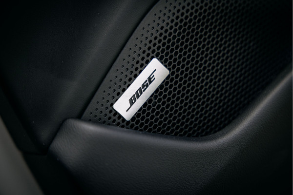 Porsche Taycan Performance 84 kWh Goed uitgevoerde Taycan met lage km stand NL geleverd