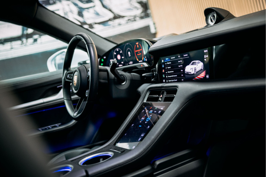 Porsche Taycan Performance 84 kWh Goed uitgevoerde Taycan met lage km stand NL geleverd