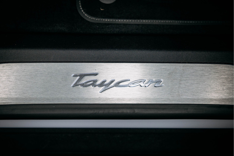 Porsche Taycan Performance 84 kWh Goed uitgevoerde Taycan met lage km stand NL geleverd