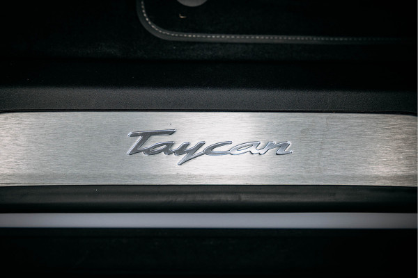 Porsche Taycan Performance 84 kWh Goed uitgevoerde Taycan met lage km stand NL geleverd
