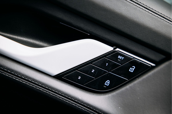 Porsche Taycan Performance 84 kWh Goed uitgevoerde Taycan met lage km stand NL geleverd