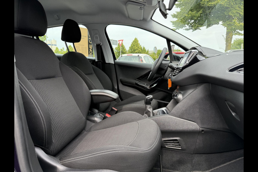 Peugeot 208 1.2 PureTech Blue Lion 2e Eigenaar,Navi,Airco,Cruise,Trekhaak,5 Deurs,Pdc,Weinig km,Zeer Zuinig,Apk tot 07-2026