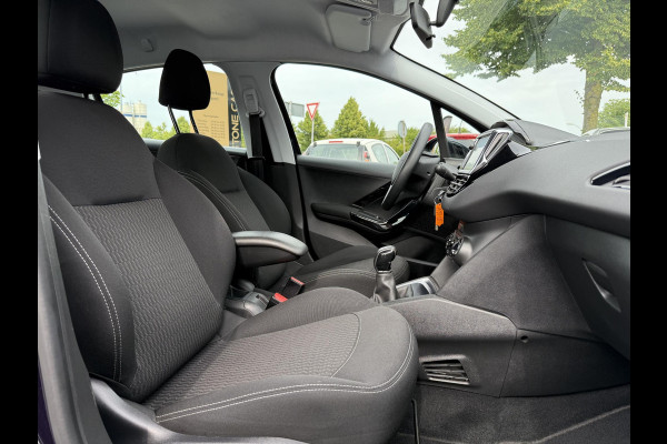 Peugeot 208 1.2 PureTech Blue Lion 2e Eigenaar,Navi,Airco,Cruise,Trekhaak,5 Deurs,Pdc,Weinig km,Zeer Zuinig,Apk tot 07-2026