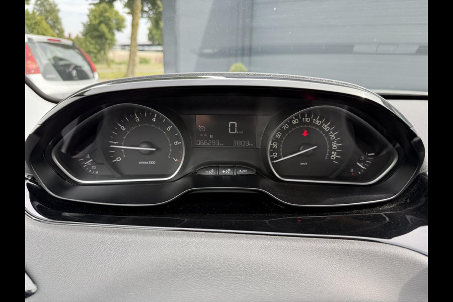 Peugeot 208 1.2 PureTech Blue Lion 2e Eigenaar,Navi,Airco,Cruise,Trekhaak,5 Deurs,Pdc,Weinig km,Zeer Zuinig,Apk tot 07-2026
