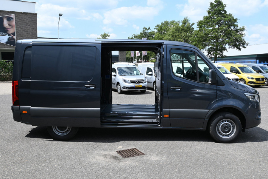 Mercedes-Benz Sprinter 319 CDI L2H1 Vele opties 3500 kg Trekhaak, Luchtvering, Distronic, 2 Schuifdeuren, LED
