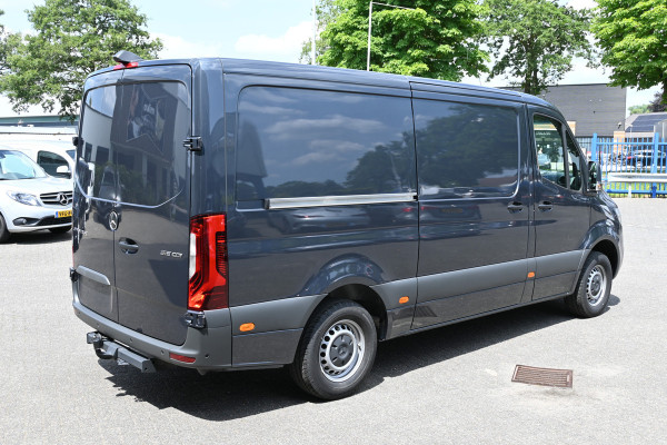 Mercedes-Benz Sprinter 319 CDI L2H1 Vele opties 3500 kg Trekhaak, Luchtvering, Distronic, 2 Schuifdeuren, LED