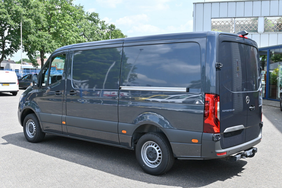Mercedes-Benz Sprinter 319 CDI L2H1 Vele opties 3500 kg Trekhaak, Luchtvering, Distronic, 2 Schuifdeuren, LED