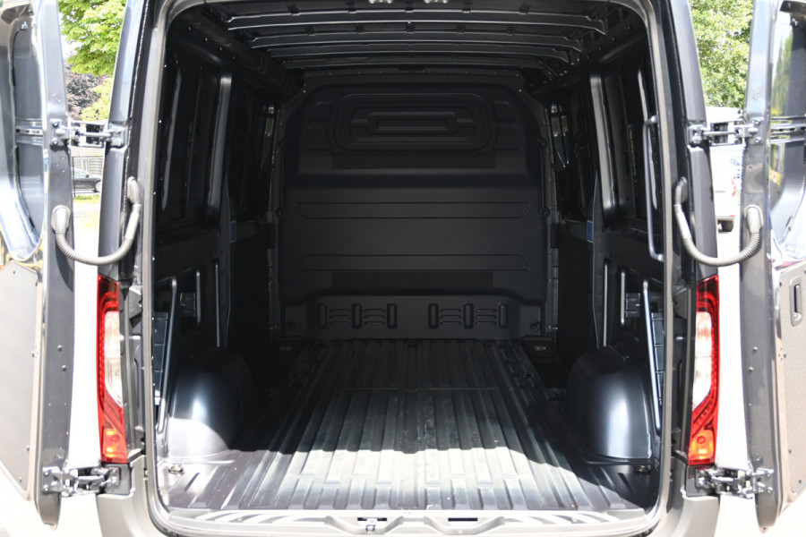 Mercedes-Benz Sprinter 319 CDI L2H1 Vele opties 3500 kg Trekhaak, Luchtvering, Distronic, 2 Schuifdeuren, LED