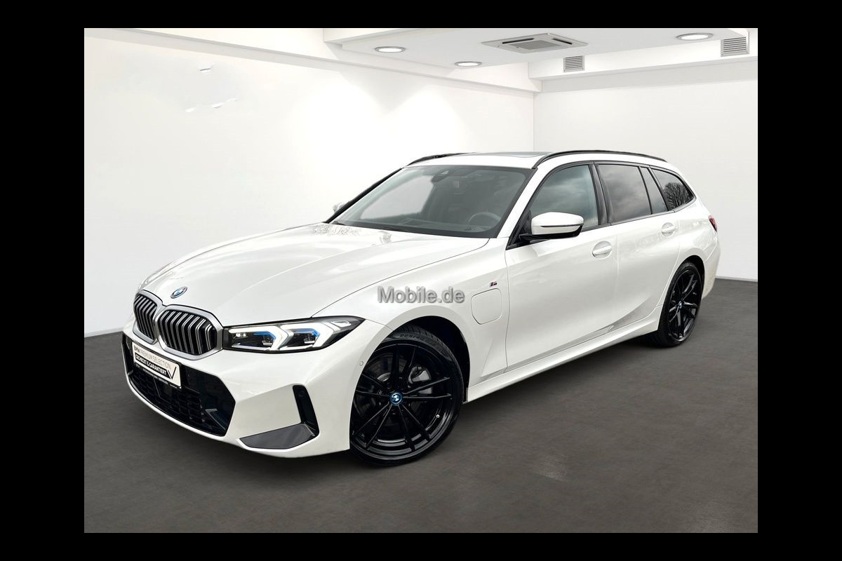BMW 3 Serie Touring 330e M-SPORT ** LED, NAVI+, LEDER, PAMORAMA, ACC, TREKH, 19-inch LMV ** 1e EIG - UNFALLFREI ** ** INFORMEER OOK NAAR ONZE AANTREKKELIJKE FINANCIAL-LEASE TARIEVEN ** BMW 3 Serie Touring 330e M-SPORT ** LED, NAVI+, LEDER, PAMORAMA, ACC, TREKH, 19-inch LMV ** 1e EIG - UNFALLFREI ** ** INFORMEER OOK NAAR ONZE AANTREKKELIJKE FINANCIAL-LEASE TARIEVEN **