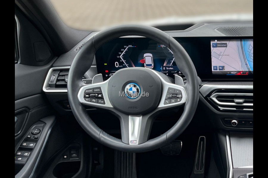 BMW 3 Serie Touring 330e M-SPORT ** LED, NAVI+, LEDER, PAMORAMA, ACC, TREKH, 19-inch LMV ** 1e EIG - UNFALLFREI ** ** INFORMEER OOK NAAR ONZE AANTREKKELIJKE FINANCIAL-LEASE TARIEVEN **