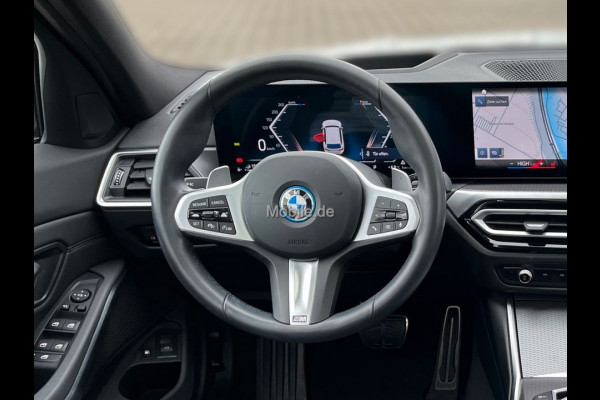 BMW 3 Serie Touring 330e M-SPORT ** LED, NAVI+, LEDER, PAMORAMA, ACC, TREKH, 19-inch LMV ** 1e EIG - UNFALLFREI ** ** INFORMEER OOK NAAR ONZE AANTREKKELIJKE FINANCIAL-LEASE TARIEVEN **