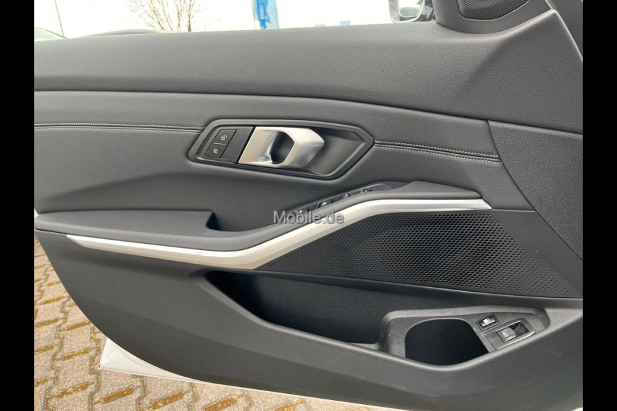 BMW 3 Serie Touring 330e M-SPORT ** LED, NAVI+, LEDER, PAMORAMA, ACC, TREKH, 19-inch LMV ** 1e EIG - UNFALLFREI ** ** INFORMEER OOK NAAR ONZE AANTREKKELIJKE FINANCIAL-LEASE TARIEVEN **